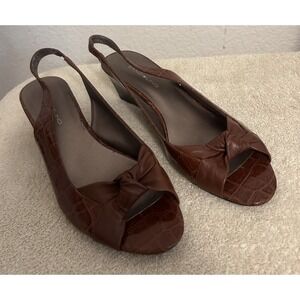Bandolino Women's Shoes Size 8 1/2  M Brown With A Bow "Dbevangelina" Slip-on
